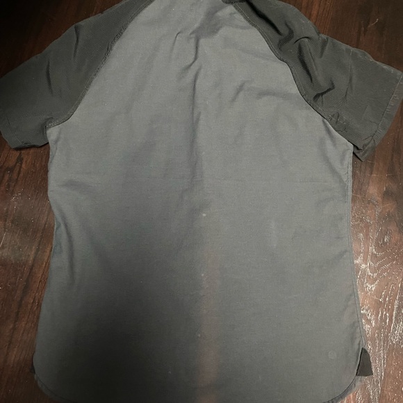 Lululemon button down gray and black shirt size L - Picture 2 of 3